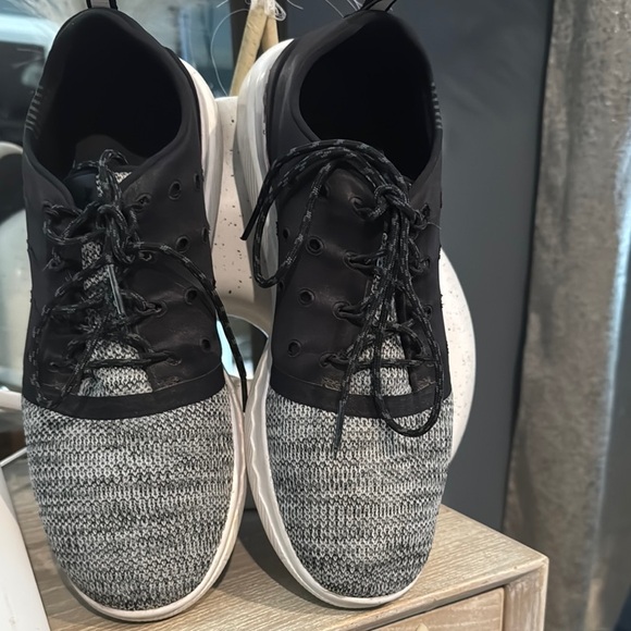 Under Armour Black and Gray Athletic Shoes‎ with Modern Knit Design - Picture 3 of 6